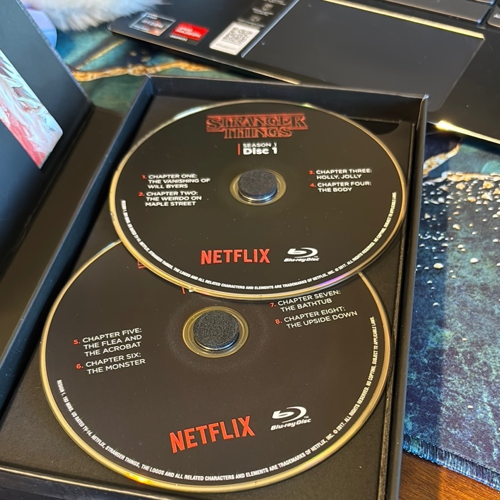 Netflix Stranger Things VHS Box Set - Black and Red - Picture 3 of 4